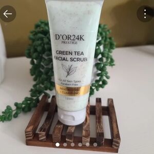 D'OR24K Prestige Green Tea Facial Scrub - Revitalizing Clarifying (White/Green)